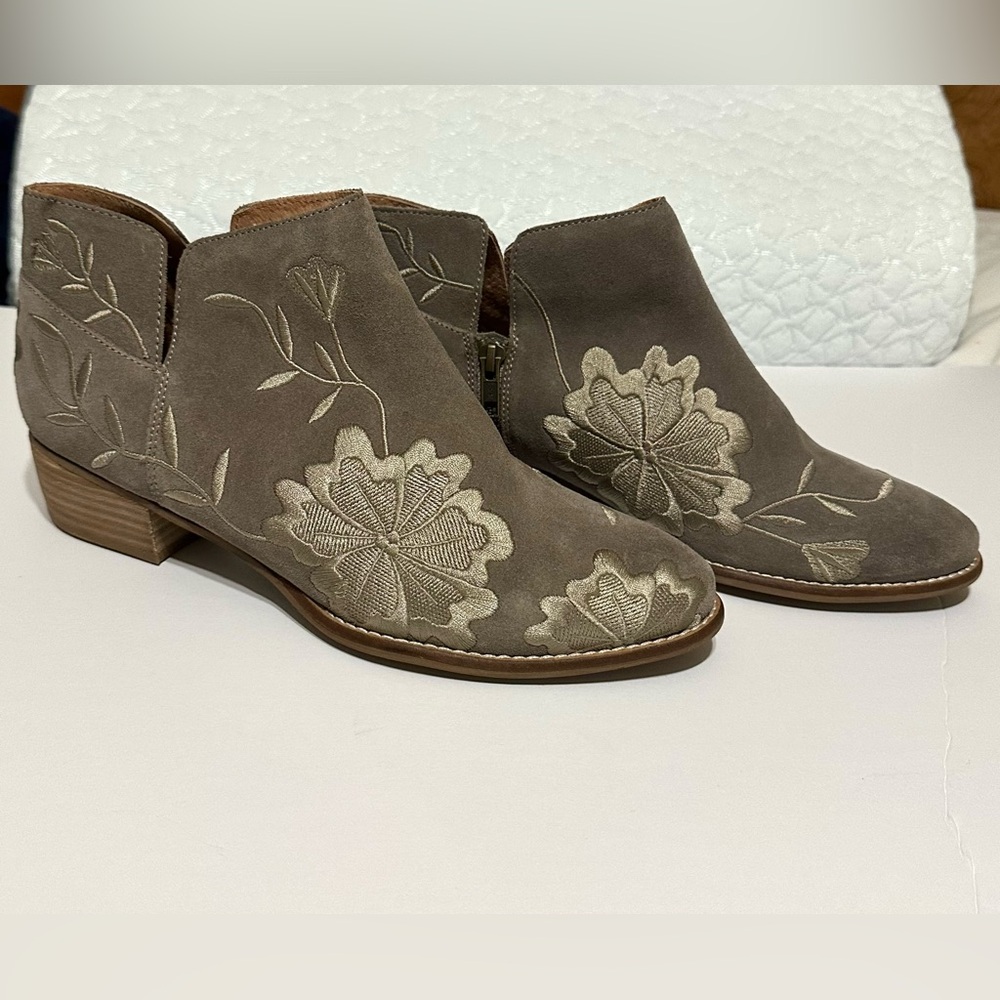 Seychelles Booties Boots Taupe Suede Embroidered‎ Flowers Sz 10